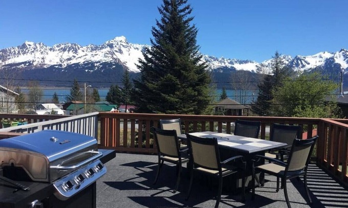 Seward House | Fishers Hideaway - Two Bedroom Townhouse with Epic Views, Sleeps 6