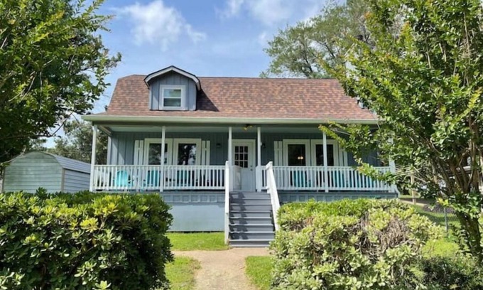 West Livingston House | Fishing adventure Lakefront home w/fenced yard