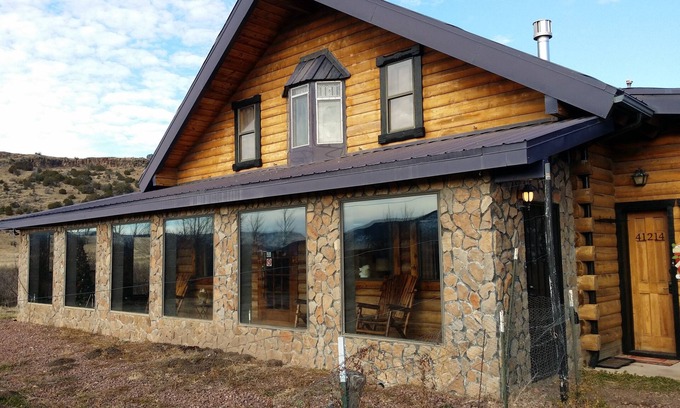 Eagar Cabin | Fishing, Hunting, Hiking, And Lots Of Family Fun! Direct View of Escudilla Mtn