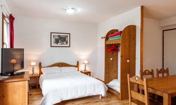 Besse-et-Saint-Anastaise Apartment | Fitness, swimming pool, terrace, balcony, parking, tv, ski locker, 35m², Super Besse