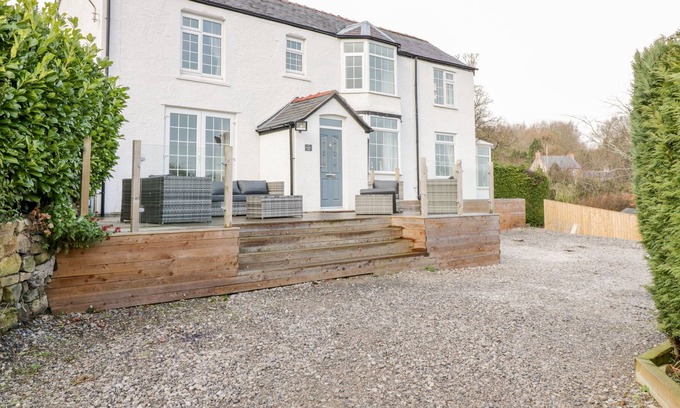 Acrefair House | FIVE COUNTIES VIEW, pet friendly, luxury holiday cottage in Trevor