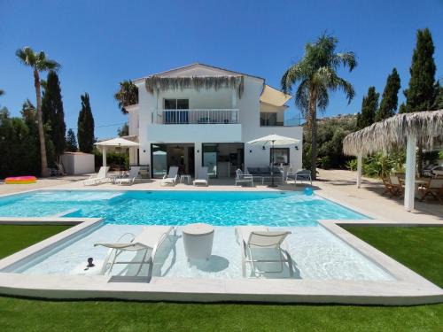 Peyia Town Villa | Five Palms Villa
