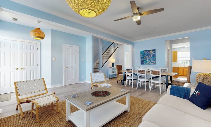 Villages of Five Points House | FIVE POINTS OASIS - 3BR, 2.5BA - Sleeps 8 - Community Pool - Short Drive to Beach