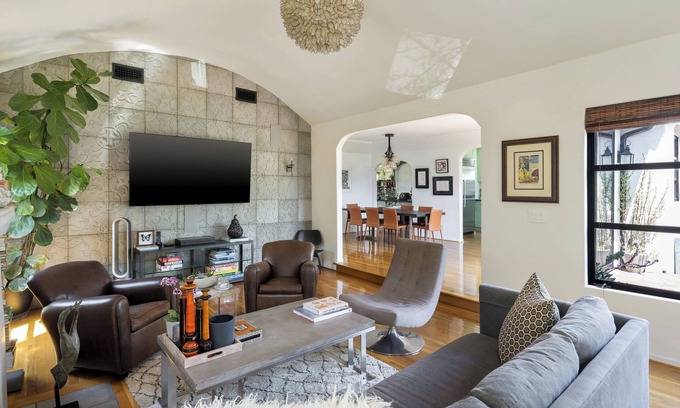 Mid-Wilshire House | Five Star LA Luxury Private Oasis with Hot Tub