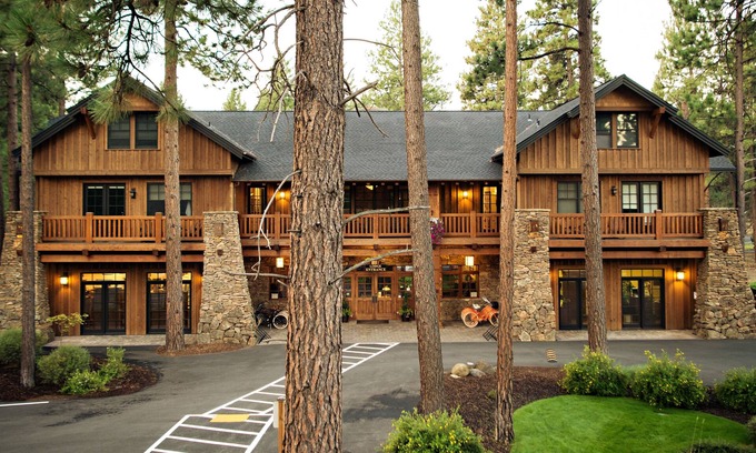 Sisters Hotel | FivePine Lodge & Spa