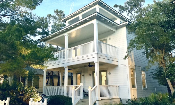 Seagrove Beach House | ‘FIVESEASONS’ Beautiful PET friendly HOME 🏖 2 POOLS * SHORT WALK TO BEACH