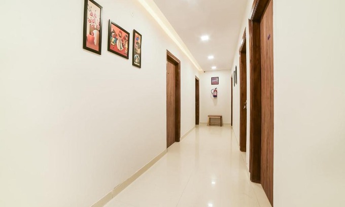 Pashim Vihar Hotel | Flagship Comfortable Stays Near Tdi Mall