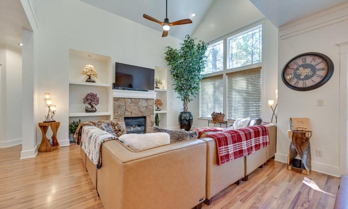 Ponderosa Trails House | Flagstaff Hideaway Private Hot Tub, 4 Mi to Dtwn!
