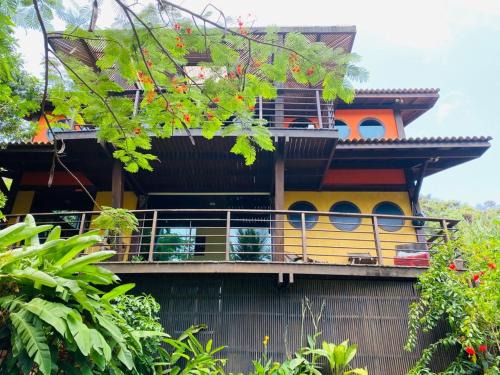 Floresta Velha House | Flamboyant Residence