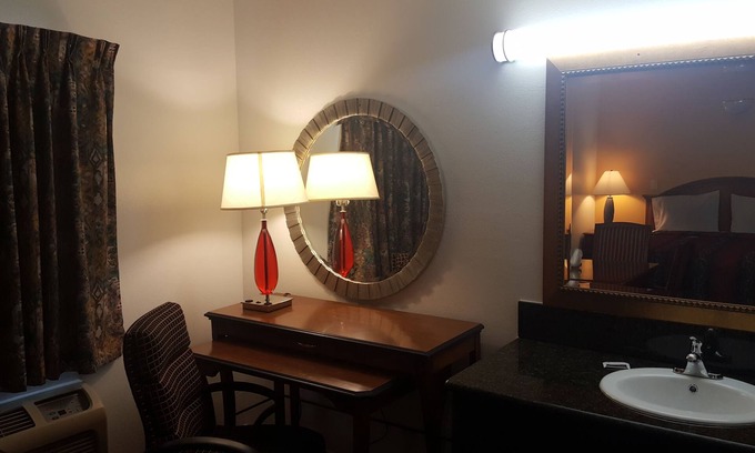 North Long Beach Hotel | Flamingo Inn Long Beach
