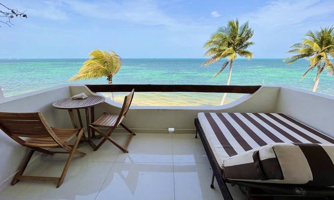 La Gloria Hotel | Flamingo Plus by Andiani Travel
