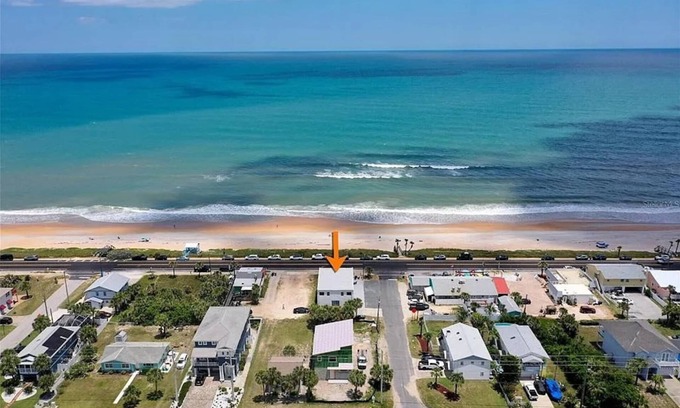 Flagler Beach Condo | Flamingo Suite | Bombora Suites | Steps To Flagler Beach & Restaurants