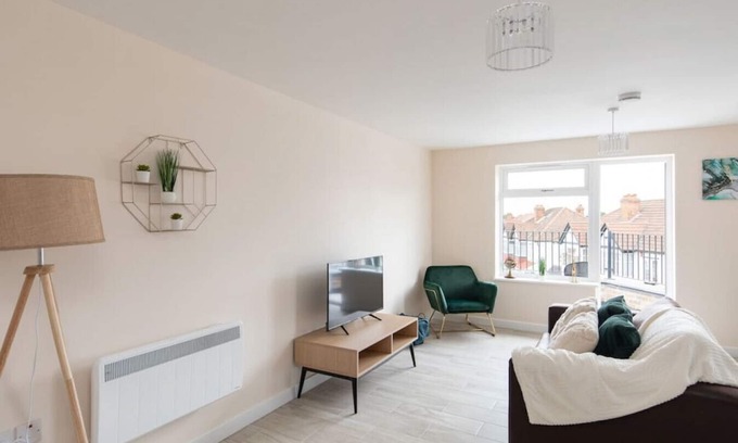 Sudbury Apartment | Flat 2 · homely - North London Apartment Wembley