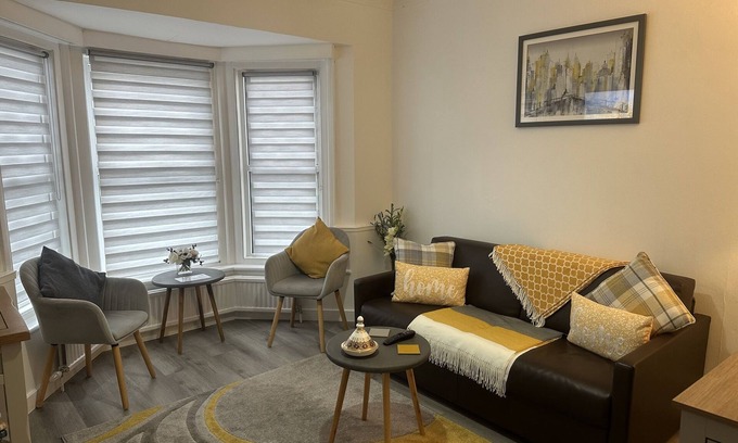 Eastbourne Apartment | Flat 2 Penhale Holiday Flats.