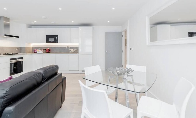 Ealing Common Apartment | Flat 32 Walpole Court - 2 bedroom apartment