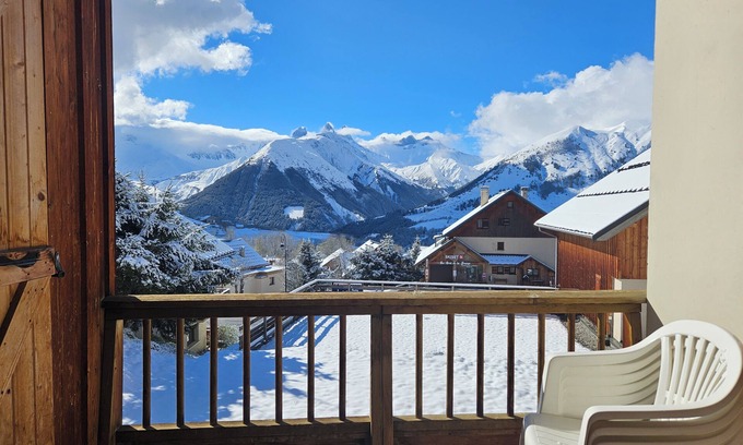 Saint-Jean-d'Arves Apartment | Flat 6 people in St-Jean-d'Arves, pool