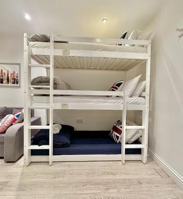 Earlsfield Apartment | Flat B Garrat Lane