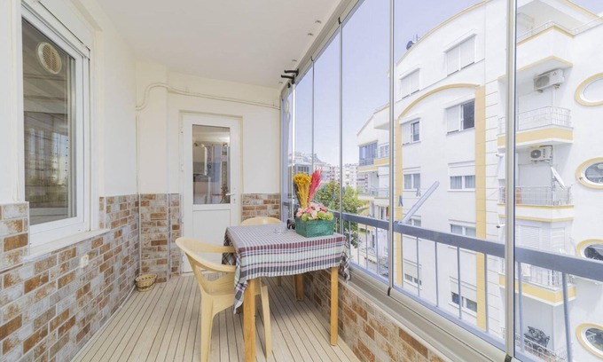 Liman Mahallesi Apartment | Flat Close to Beach with Balcony in Konyaalti