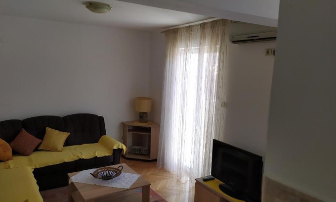 Maini Apartment | FLAT FOR RENT MARINOVIC