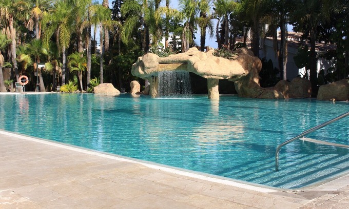 Golden Mile Apartment | Flat in Hotel Guadalpin with pool and terrace