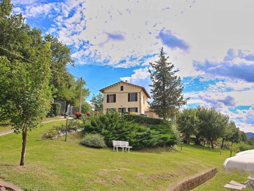 Arcevia Apartment | Flat in Piticchio with Scenic Views & Pool