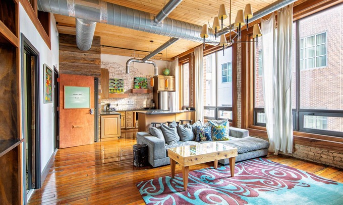 Downtown Nashville Condo | *Flat Loft* Walk to Broadway* Printers Alley Lofts