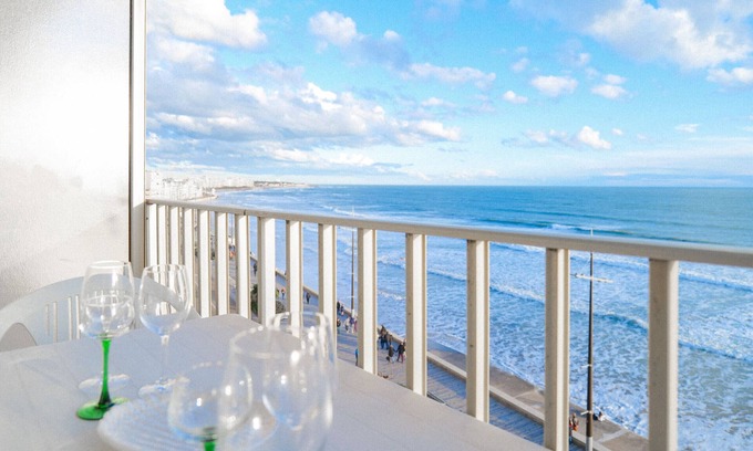 Les Sables d'Olonne Apartment | Flat overlooking the Bay of Les Sables sleeps 5