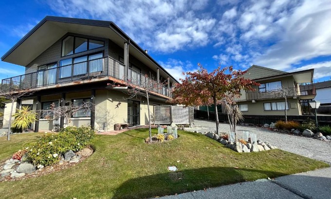 Lake Tekapo House | Flat Rock