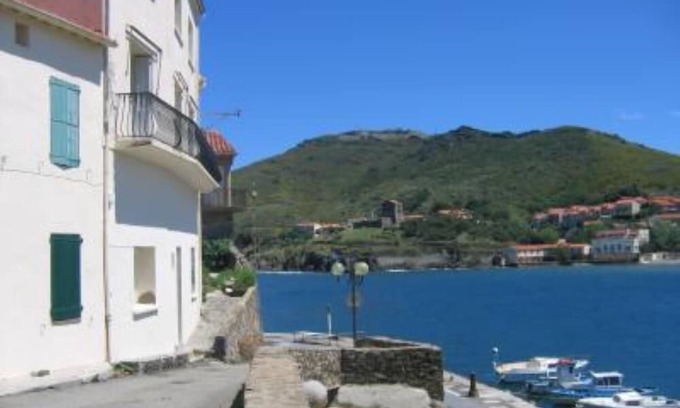 Port-Vendres Apartment | Flat T2 rue du soleil overlooking the port, near COLLIOURE