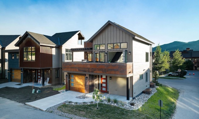 Steamboat Springs House | Flat Tops Hideaway | Hot Tub | Air Conditioning | Pool | Private Gondola