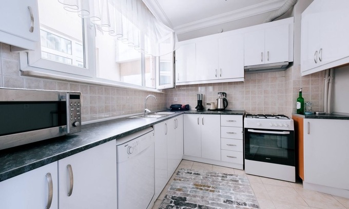Moda Apartment | Flat w Balcony 3 min to Moda, 7 min to Bull Statue