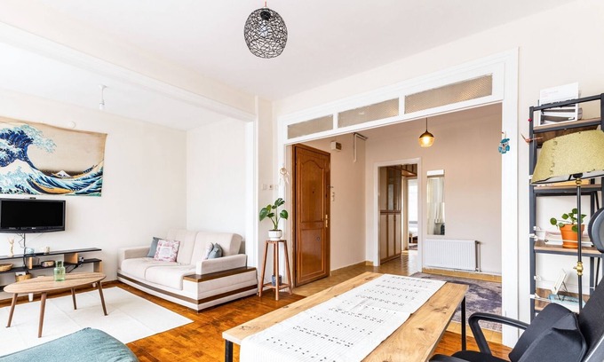 Moda Apartment | Flat w Balcony in Central Kadikoy Near Bull Statue