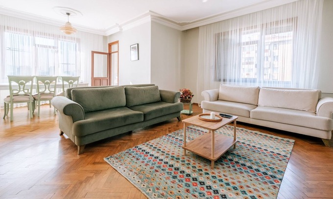 Kozyatagi Apartment | Flat w Balcony Near Metro 10 min to Bostanci Coast