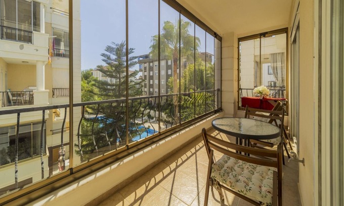 Konyaalti Apartment | Flat w Pool Garden and Balcony 7 min to Beach