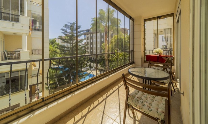 Konyaalti Apartment | Flat w Pool Garden and Balcony 7 min to Beach