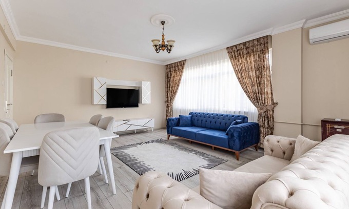 Merter Apartment | Flat with Balcony 3 min to Public Transportation