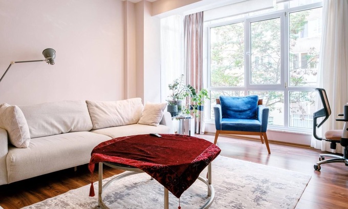 Kadikoy Apartment | Flat with Balcony 7 min to Kalamis Marina