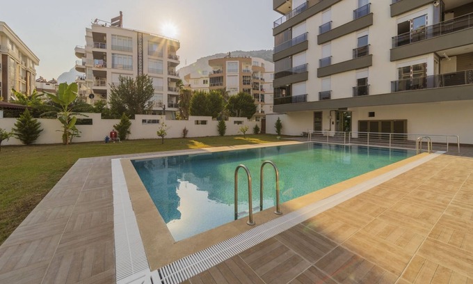 Konyaalti Apartment | Flat with Balcony and Shared Pool 6 min to Beach