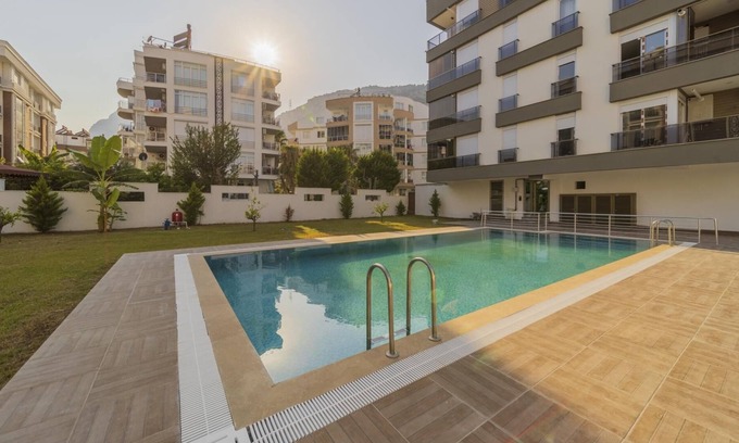 Konyaalti Apartment | Flat with Balcony and Shared Pool 6 min to Beach