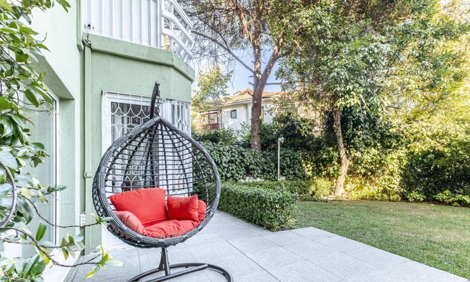 Arnavutkoy Apartment | Flat with Garden 10 min to Bebek Shore