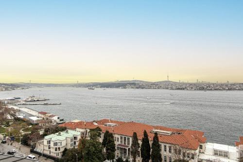 Kabatas Apartment | Flat with Panoramic Bosphorus View in Cihangir