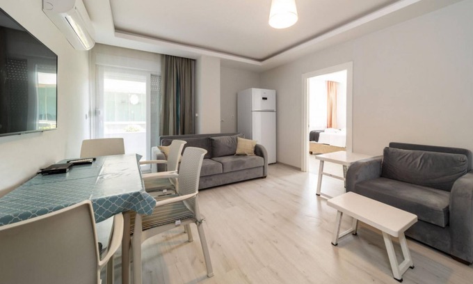 Konyaalti Apartment | Flat With Shared Pool and Balcony in Konyaaltii