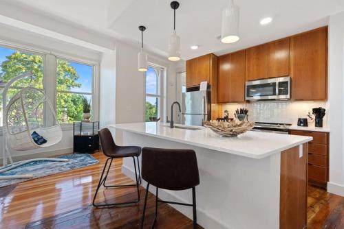 Mount Auburn Apartment | Flatiron Bldg - Views - Amazing Cafe - Near to ALL