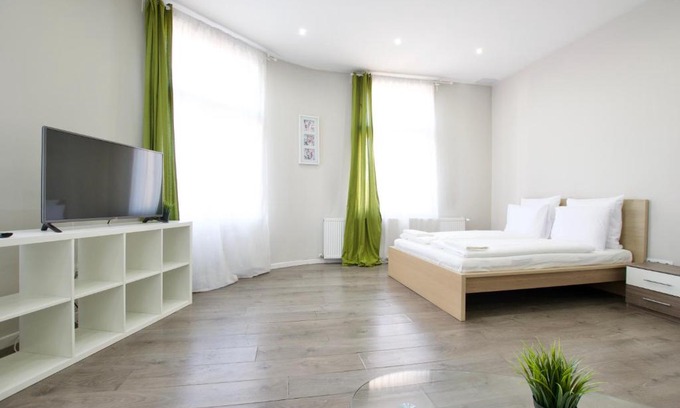 Terezvaros Apartment | Flatiron Budapest Building - By Hi5