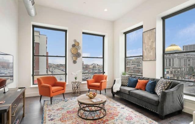 Downtown Newark Apartment | Flats-King bd-Corner Unit