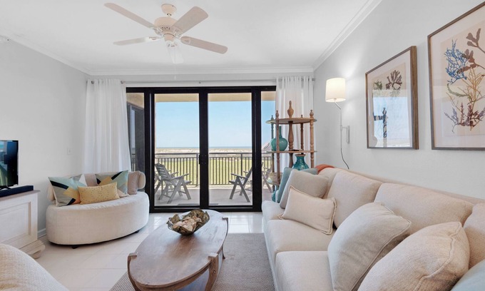 Navarre Beach Condo | 🌊Fleur De Sel: Renovated Gulf-Front Condo with Beach Service | Walk to Beach🌊