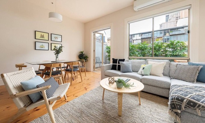 Melbourne Central Business District Apartment | Flinders Lane Solace Double Storey Heritage Gem