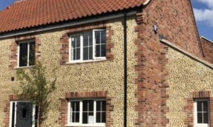 King's Lynn Cottage | Flint Cottage - a charming home and dog friendly!