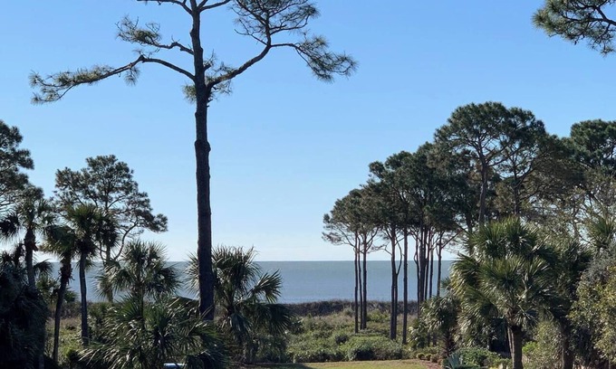 Hilton Head Island Condo | Flip Flop Paradise-Steps to the Sand! Free Bikes