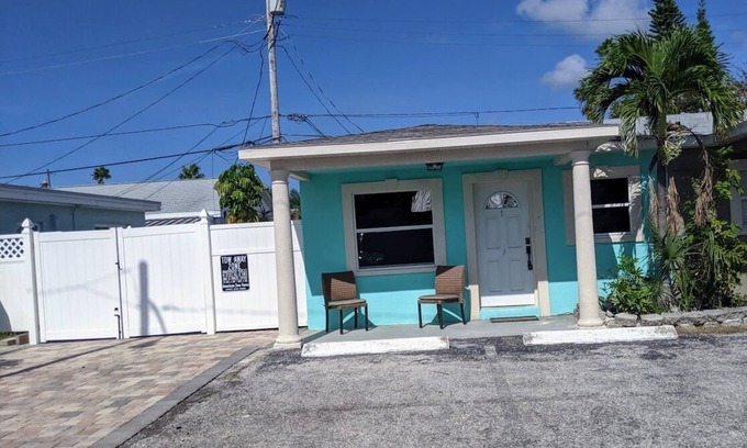 Madeira Beach House | Flipper's Mad Beach Cottage